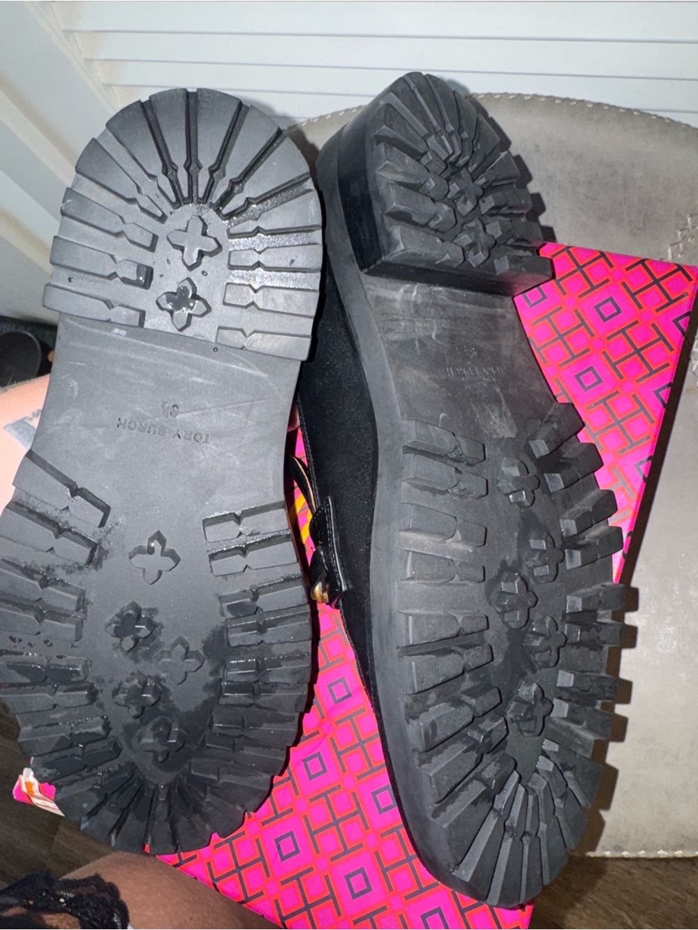 Tory Burch Jessa Lug Sole Black Leather Loafers with Gold Chain Detail 9.5 - Picture 4 of 7